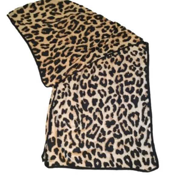 AMAZING VINTAGE  LEOPARD CHEETAH LARGE DRESSY SCARF Y2K, NWOT - Picture 1 of 4